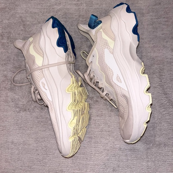 Sorel Kinetic Breakthru Day Lace Sneaker 8.5 Women's Pickleball Training - Picture 4 of 8